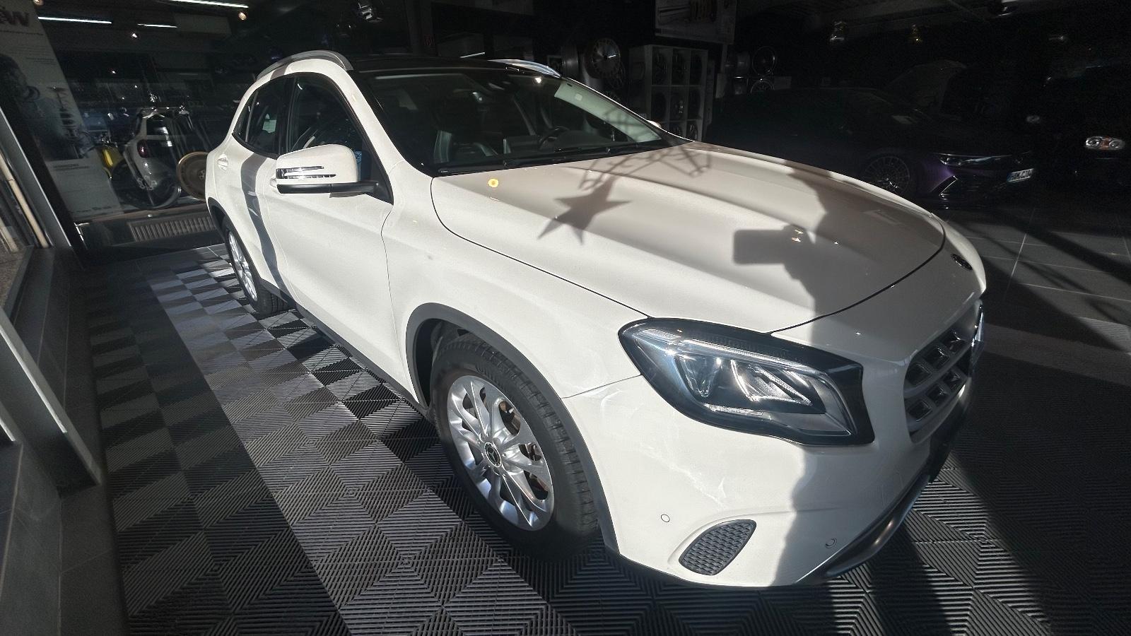 Mercedes-Benz GLA 250 4Matic Navi SHZ Tempomat LED Parklenk