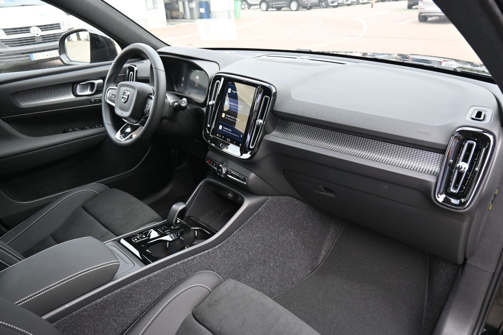 Fahrzeugabbildung Volvo XC40 B3 Plus Black Edition*LED*360*H&K*BLIS*20"