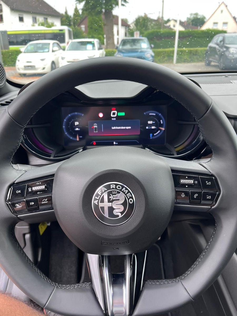 Fahrzeugabbildung Alfa Romeo Junior Elettrica  Speciale