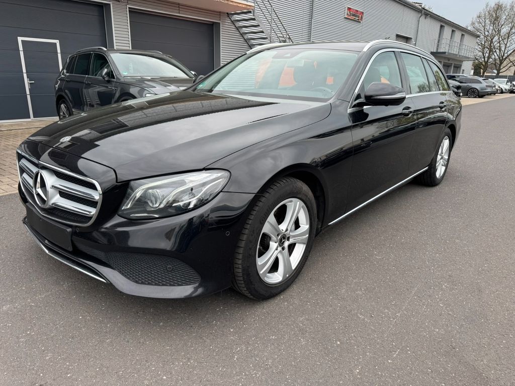 Image of Mercedes-Benz E 220