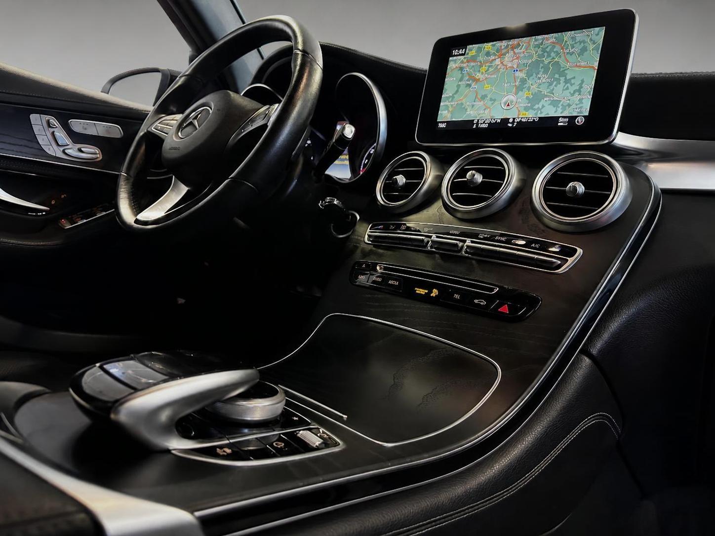 Mercedes-Benz GLC 300 Coupe  4Matic AMG Line  *1.Hd +TMP + LED
