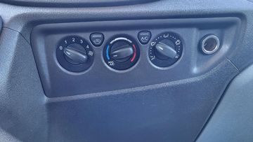 Fahrzeugabbildung Ford Transit Kombi 310 L2 Trend