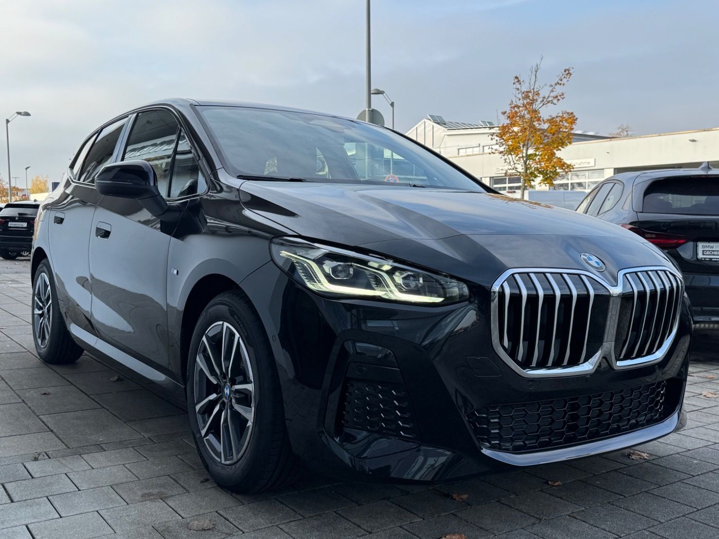 Fahrzeugabbildung BMW 223i Active Tourer M-Sportpaket PremiumPaket