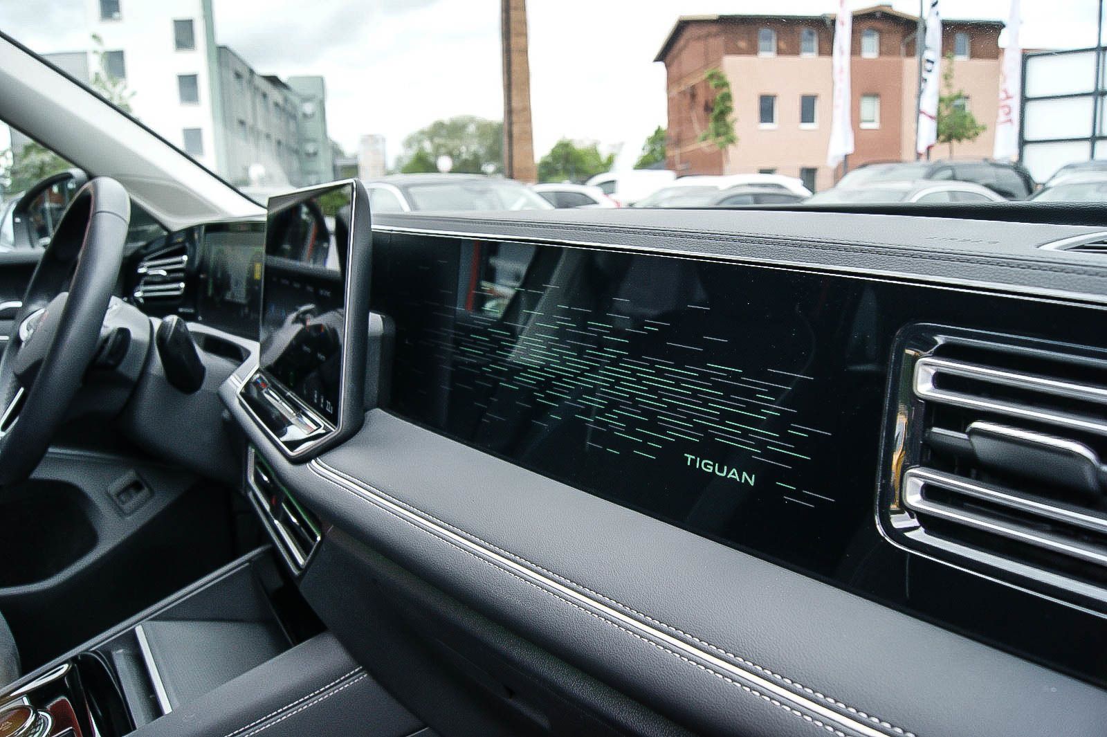 Fahrzeugabbildung Volkswagen Tiguan 1.5 eTSI 110 kW Elegance ANHZV CIPRESSINO