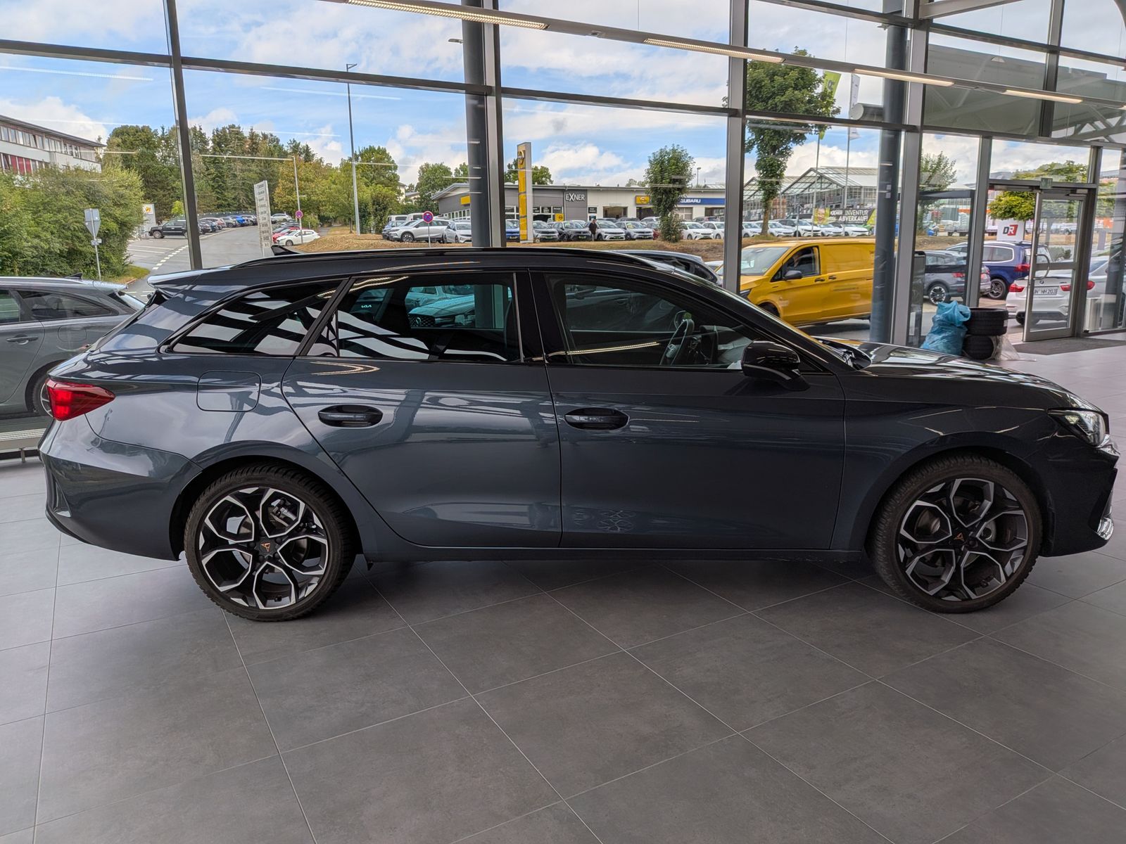 Fahrzeugabbildung CUPRA Leon 1.5 eTSI Dynamic-Edge-Paket Pano Cam AHK 18