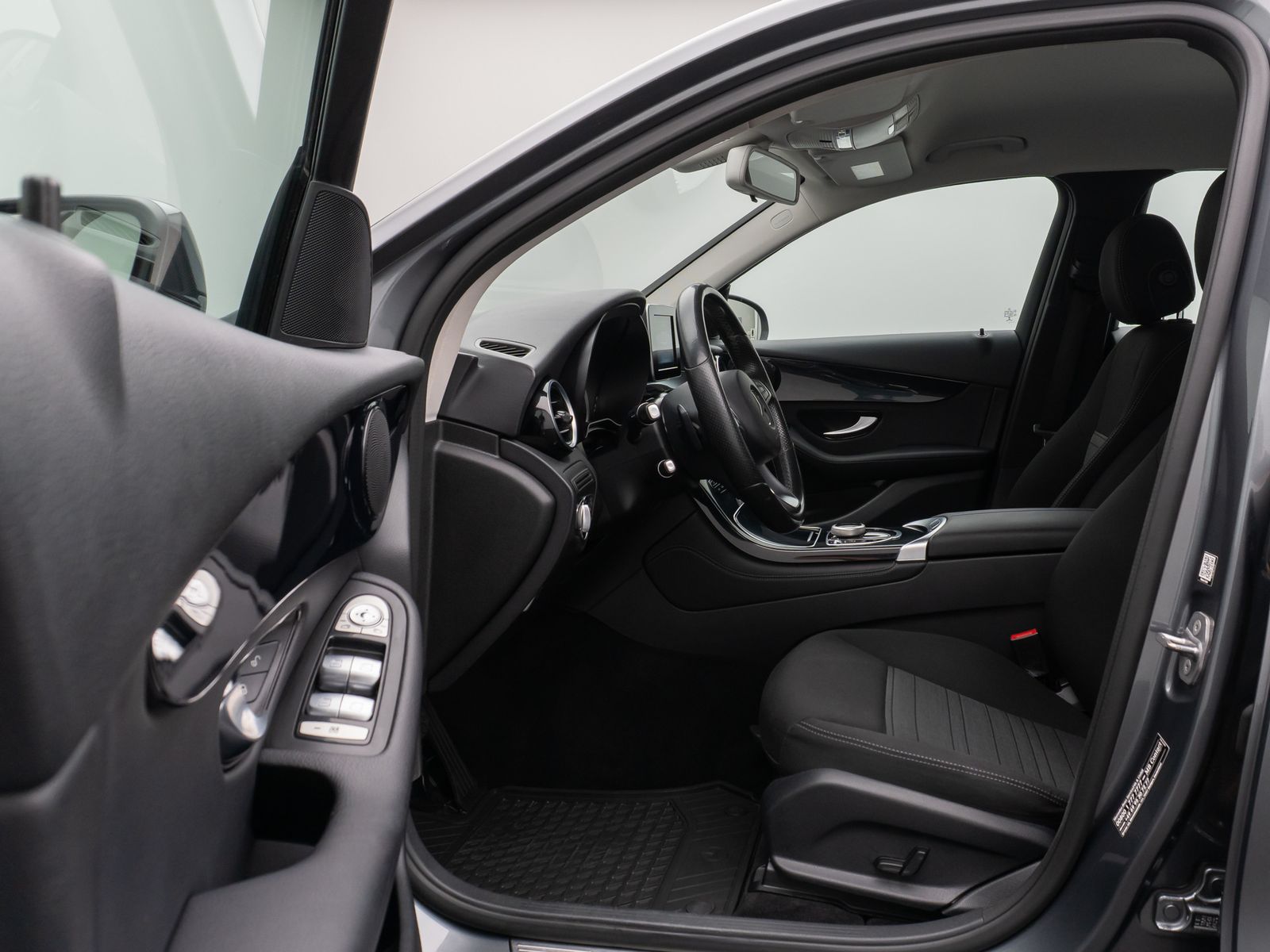 Fahrzeugabbildung Mercedes-Benz GLC 250 4Matic Kamera AHK Navi Sitzhzg