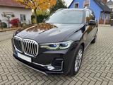 BMW X7 xDrive40d - voll Laser AHK Pano HUD Standh 