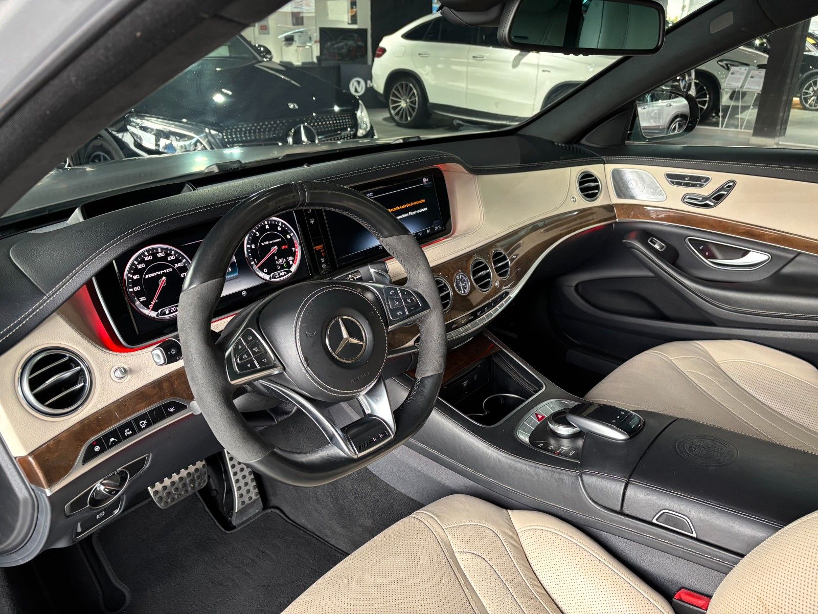 Fahrzeugabbildung Mercedes-Benz S 63 AMG L *Designo*Pano*Burmester*HUD*360KAM