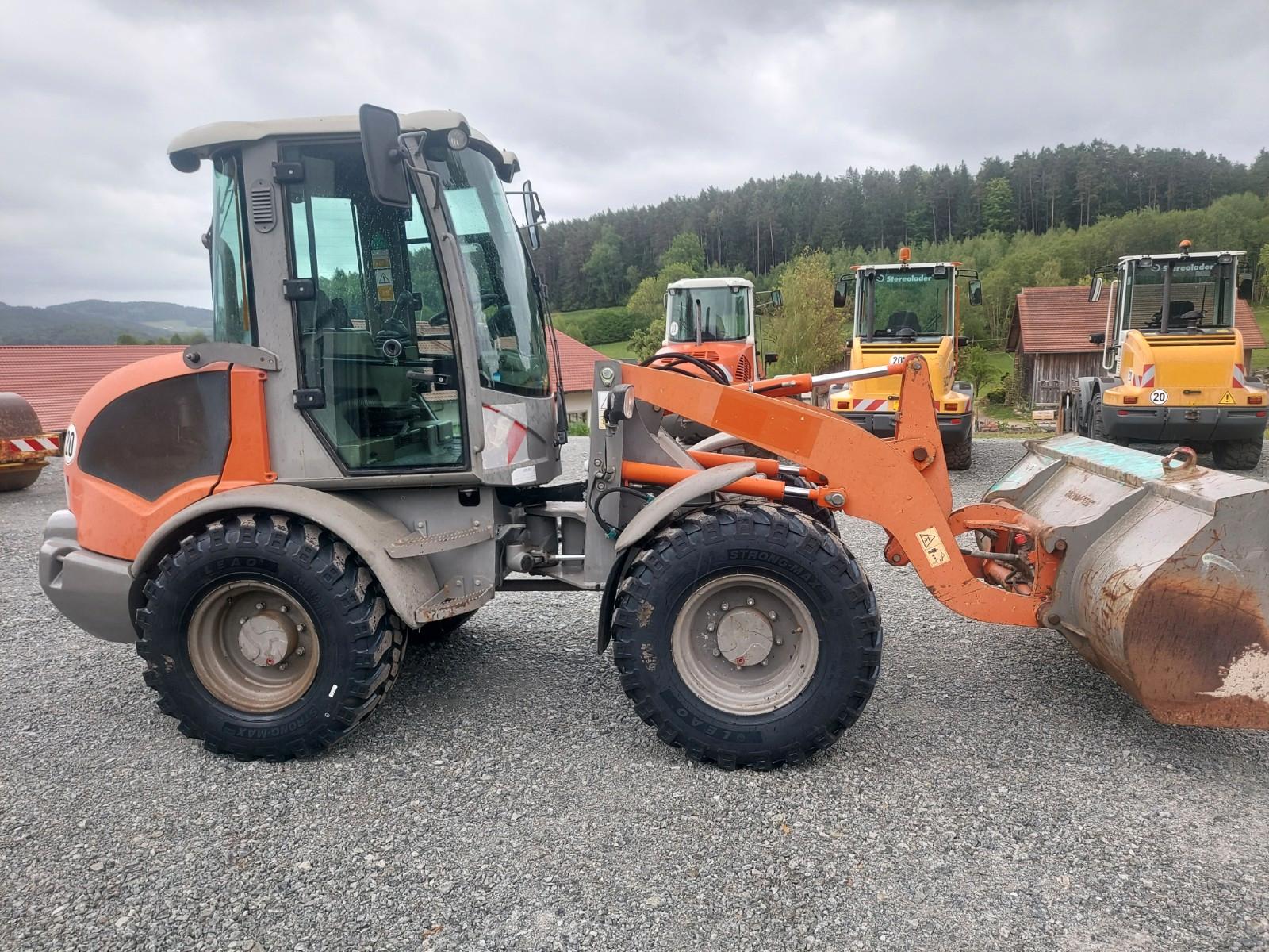Atlas AR 65 e mit neuen Breitreifen