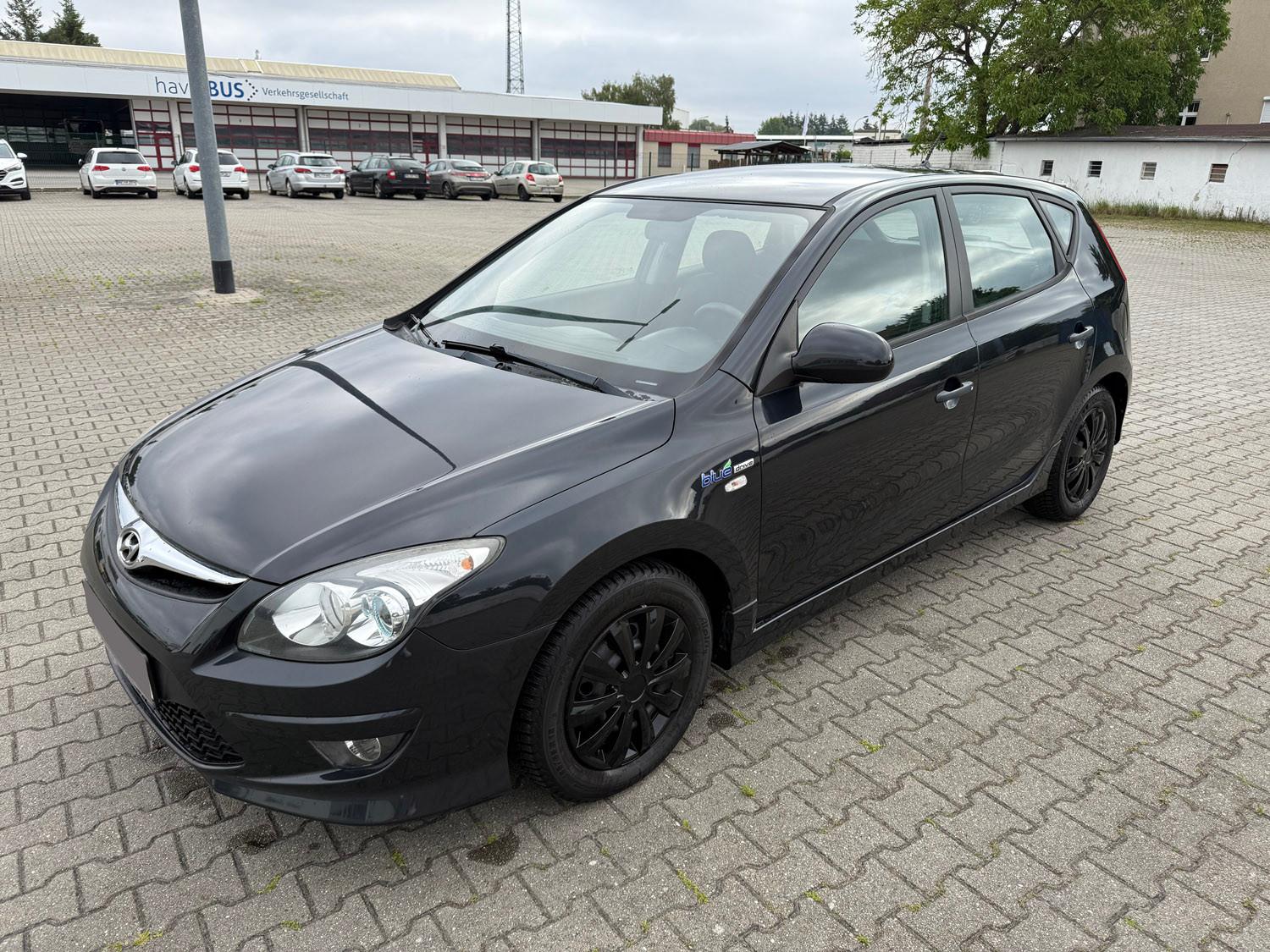 Hyundai i30 blue 1.4 Comfort AHK Klimaaut. TÜV 03/28