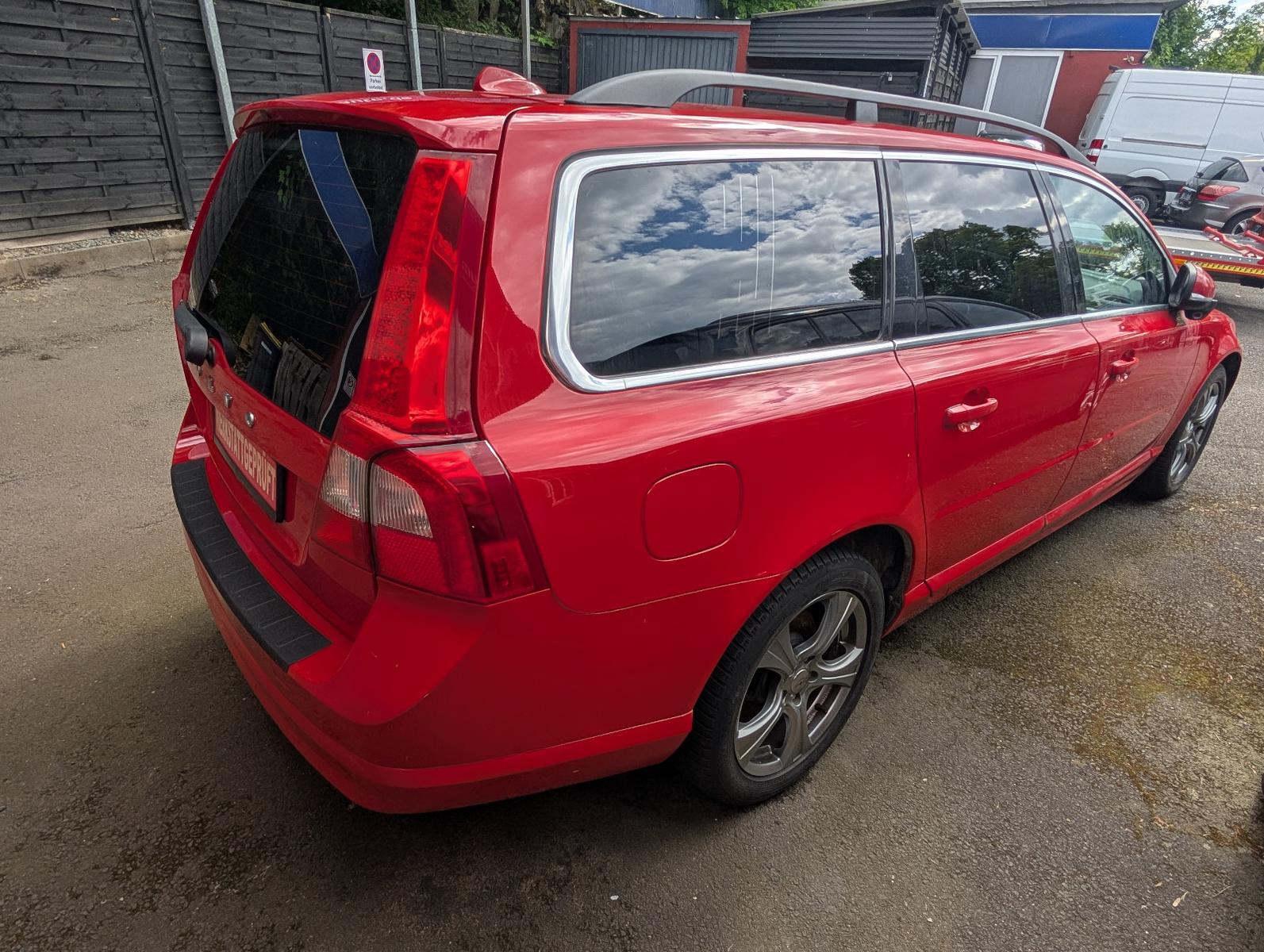 Volvo V70 2012 — photo 17