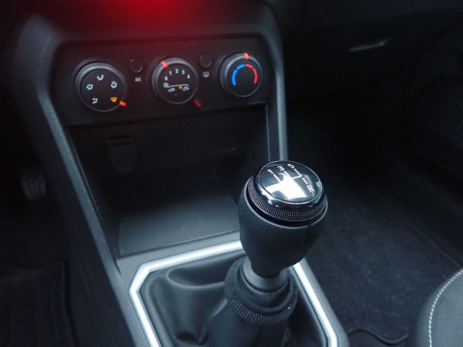 Fahrzeugabbildung Dacia Sandero III Expression TCe 90, GJR,PDC