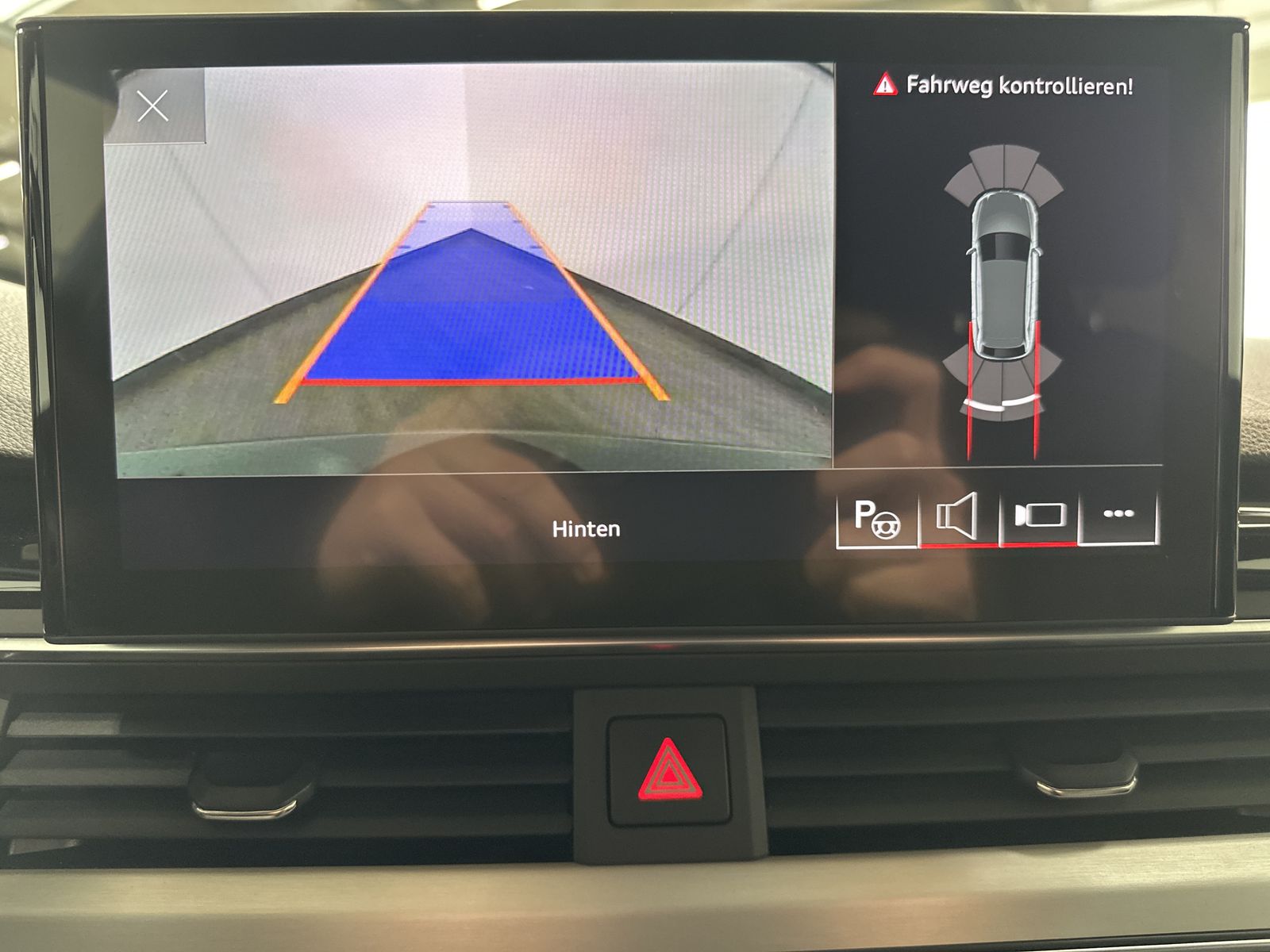 Fahrzeugabbildung Audi A4 Avant 40 TFSI S-Line Qu VCOCK+HUD+NAV+LED+ACC