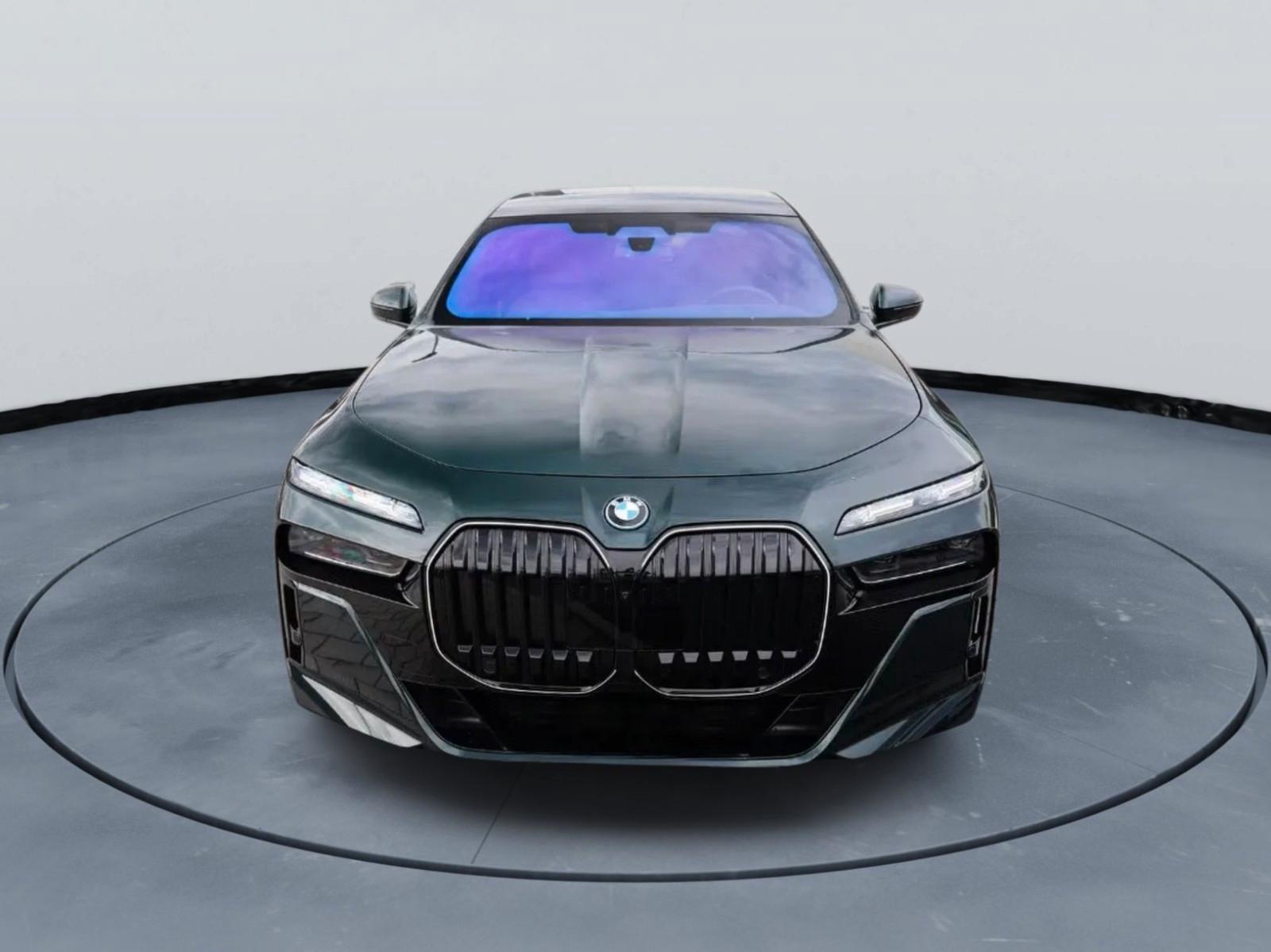 BMW 750e xDrive M Sport INDIVIDUAL Oxfordgrün