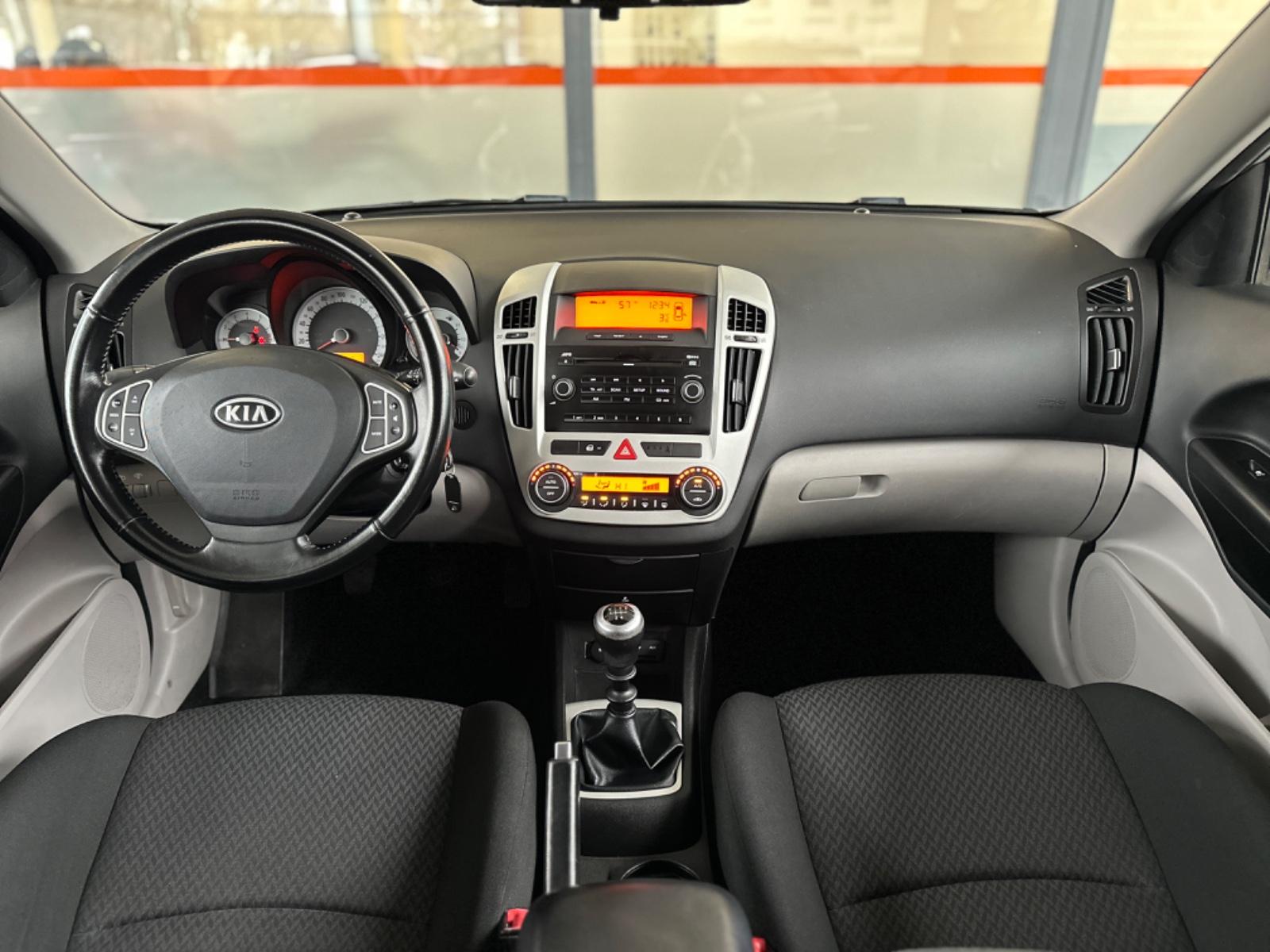 Kia cee'd 2009 — photo 7
