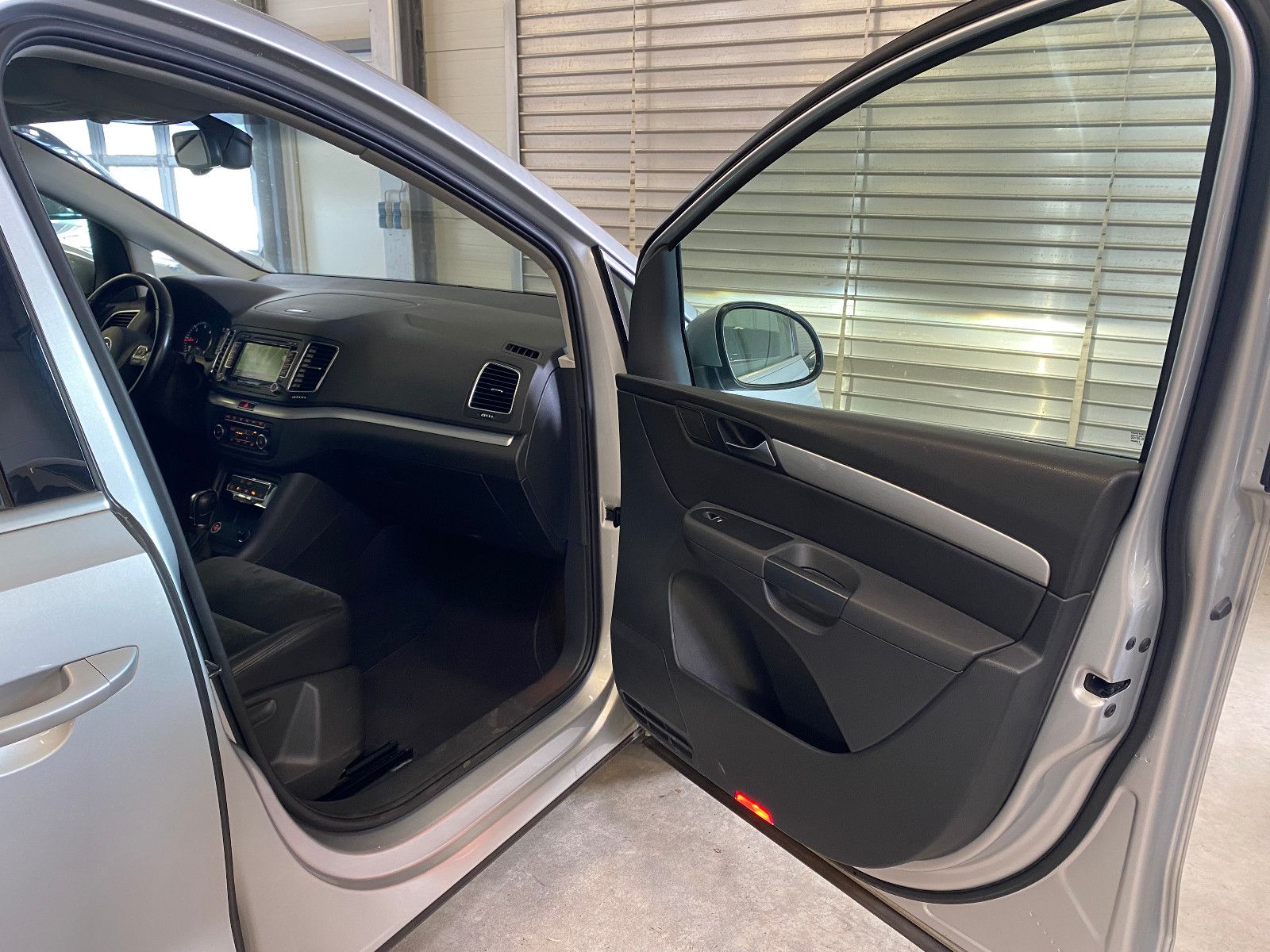 Fahrzeugabbildung Volkswagen Sharan Highline TDI DSG AHK DCC Pano Xenon Sthz