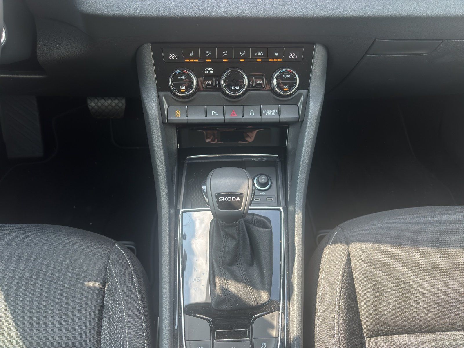 Fahrzeugabbildung SKODA Karoq Selection 1,5 TSI 110 kW DSG