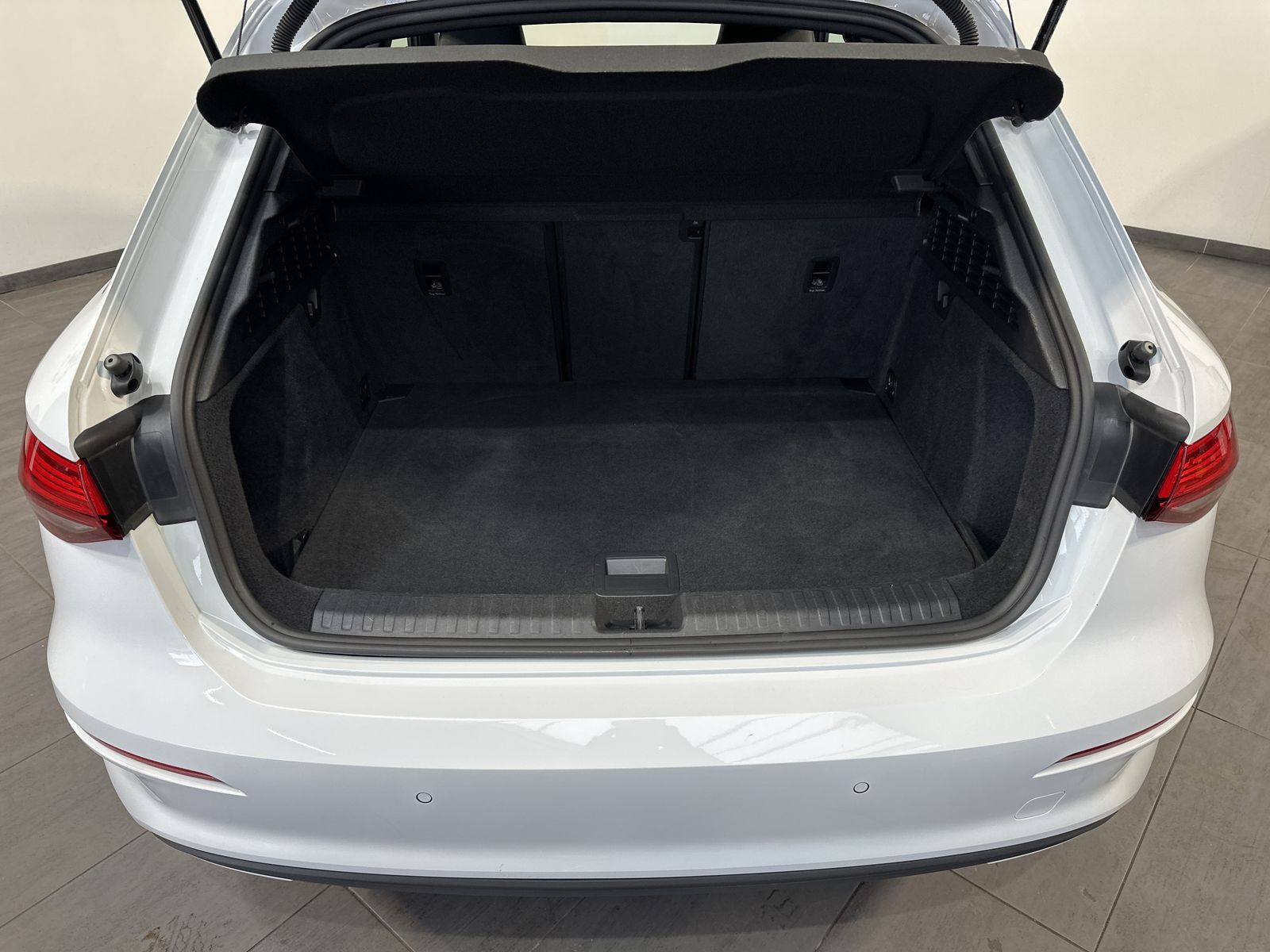 Fahrzeugabbildung Audi A3 SpB 40 TFSIe NAV+LED+VCOCKPIT+PANO+CARPLAY+PP