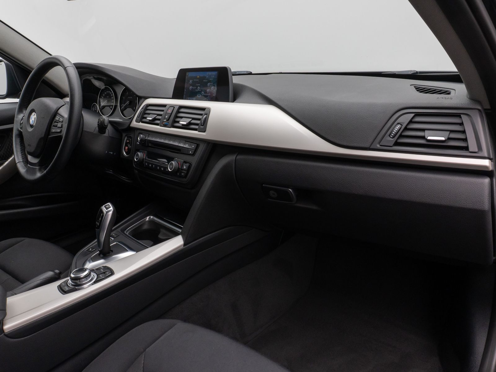 Fahrzeugabbildung BMW 320d Navi PDC Sitzhzg Xenon Geschwindigkeitsreg