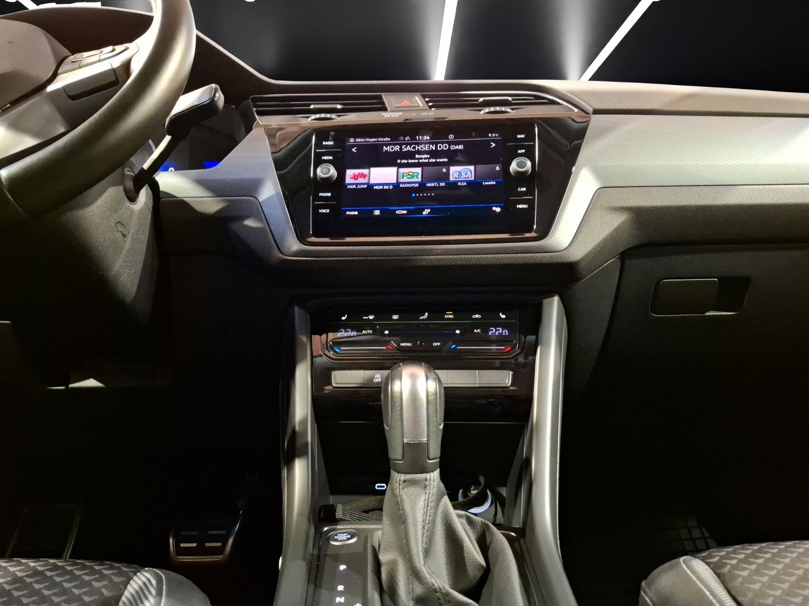 Fahrzeugabbildung Volkswagen Touran TDI Active DSG 7-Si. LED Navi AID ACC SH