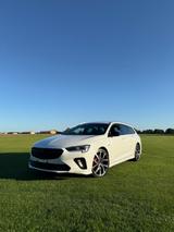 Opel Insignia 2.0 Turbo GSI 4x4 ST GSI Performance  - Opel Insignia mit Benzin-Antrieb: Gsi