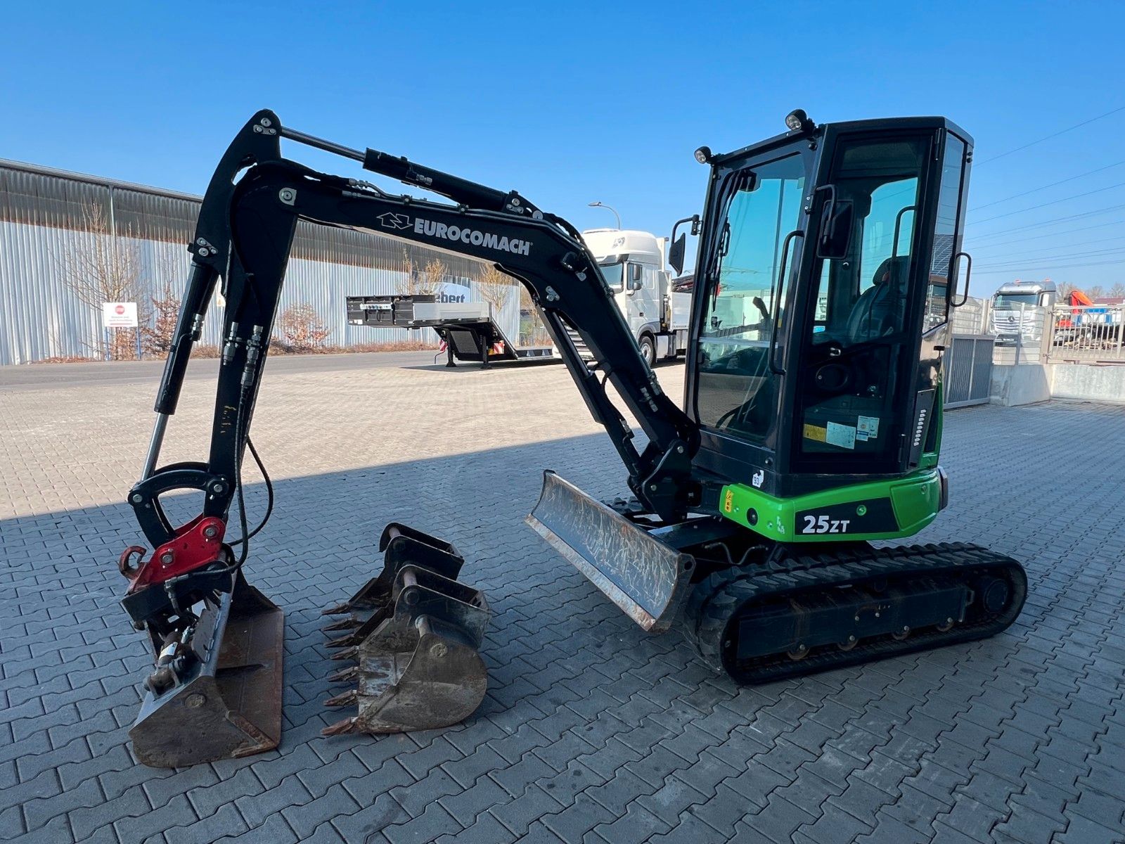 Fahrzeugabbildung Eurocomach 25ZT / nur 316h! / 2021/ Löffelpaket