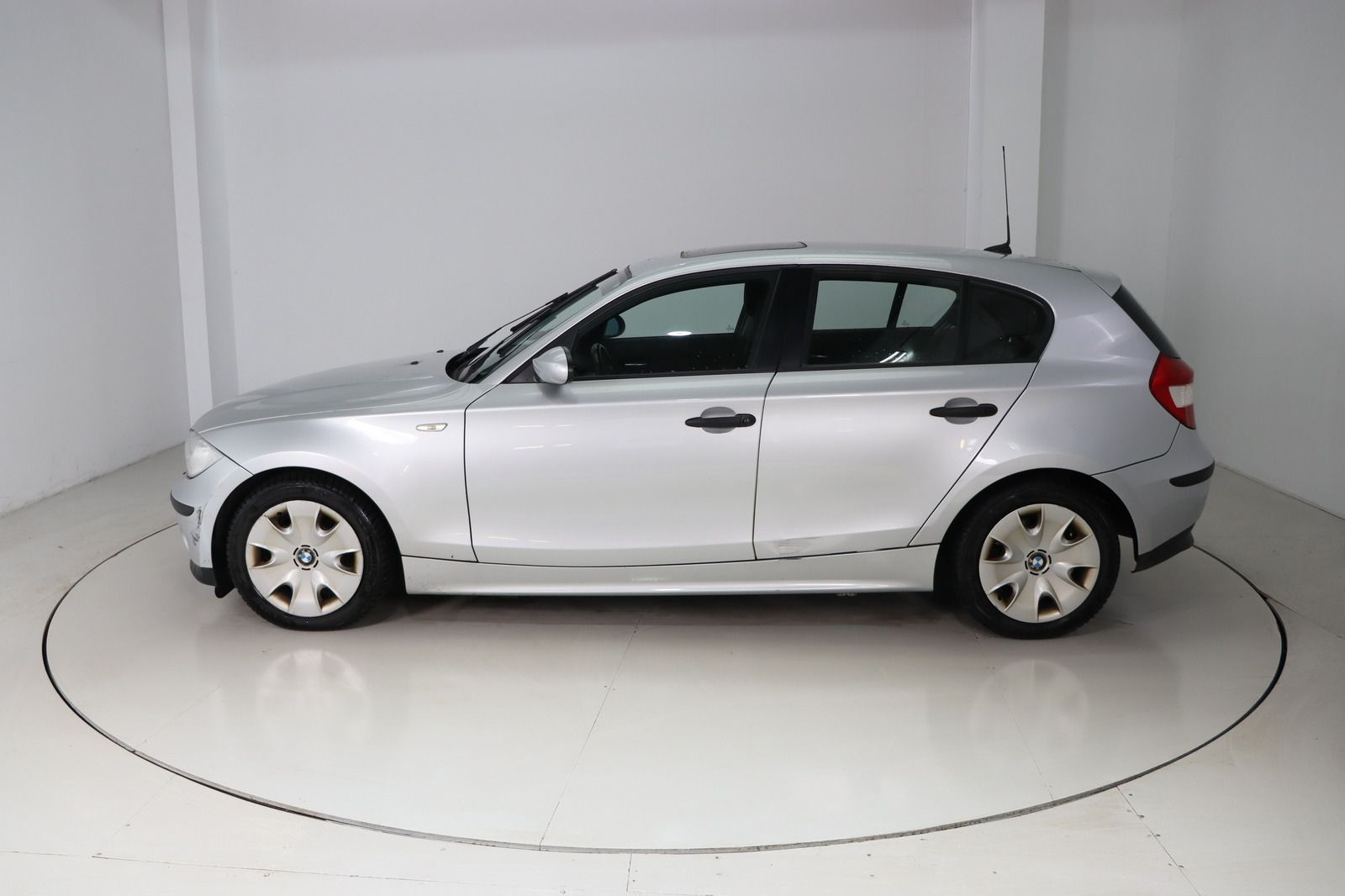 Fahrzeugabbildung BMW 118 d * Navi * Schiebedach