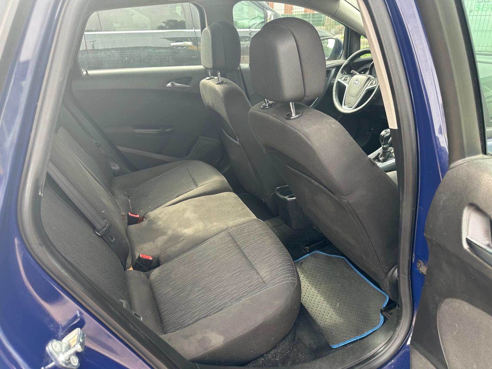 Opel Astra 2015 — photo 12