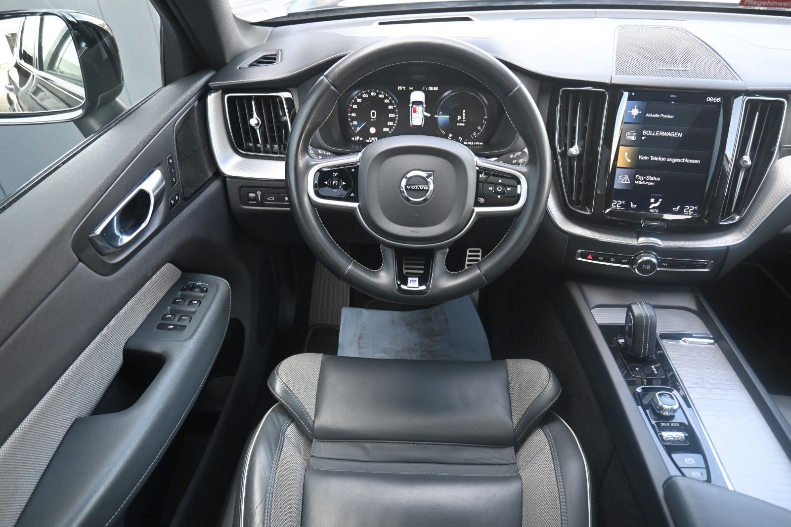 Fahrzeugabbildung Volvo XC60 T8 Twin Engine AWD R-Design*360°*LUFT*ACC