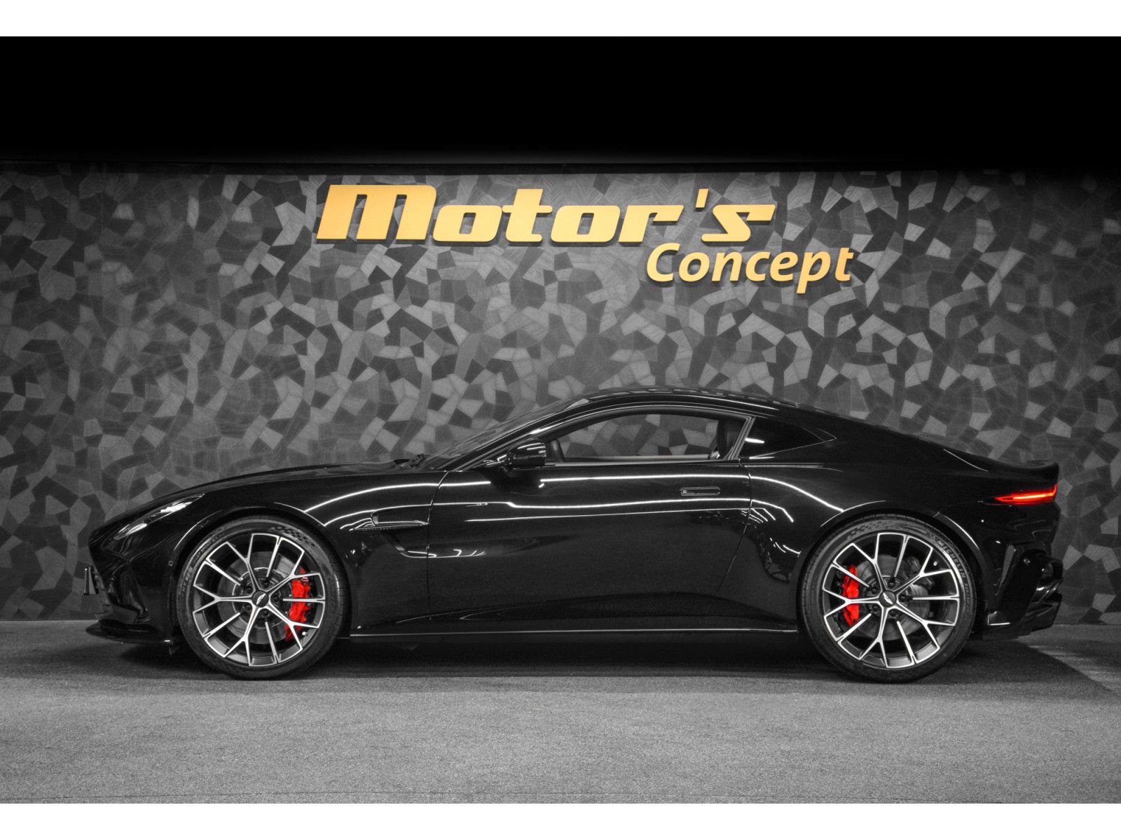 Aston Martin Vantage V8 Coupé imagem 2