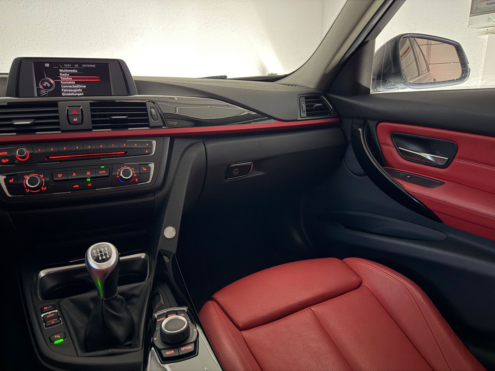 Fahrzeugabbildung BMW 320 d Lim. SPORT LINE/XENON/KAMERA/PDC/KLIMA