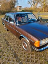 Mercedes-Benz Mercedes Benz W123  300D - Mercedes-Benz 300 in Duisburg