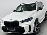 BMW X5 M60/NEUWAGEN-ZUSTAND/HEAD-UP/LEDER-BRAUN - weiße BMW X5 M60