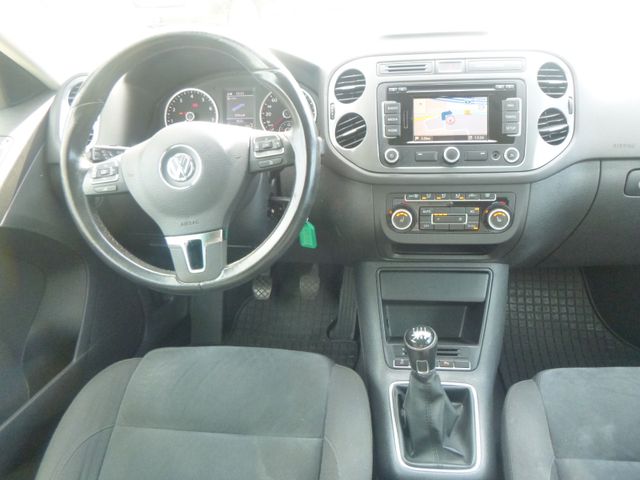 Fahrzeugabbildung Volkswagen Tiguan 1,4 TSI >AHK/NAVI/SHZ/PDC