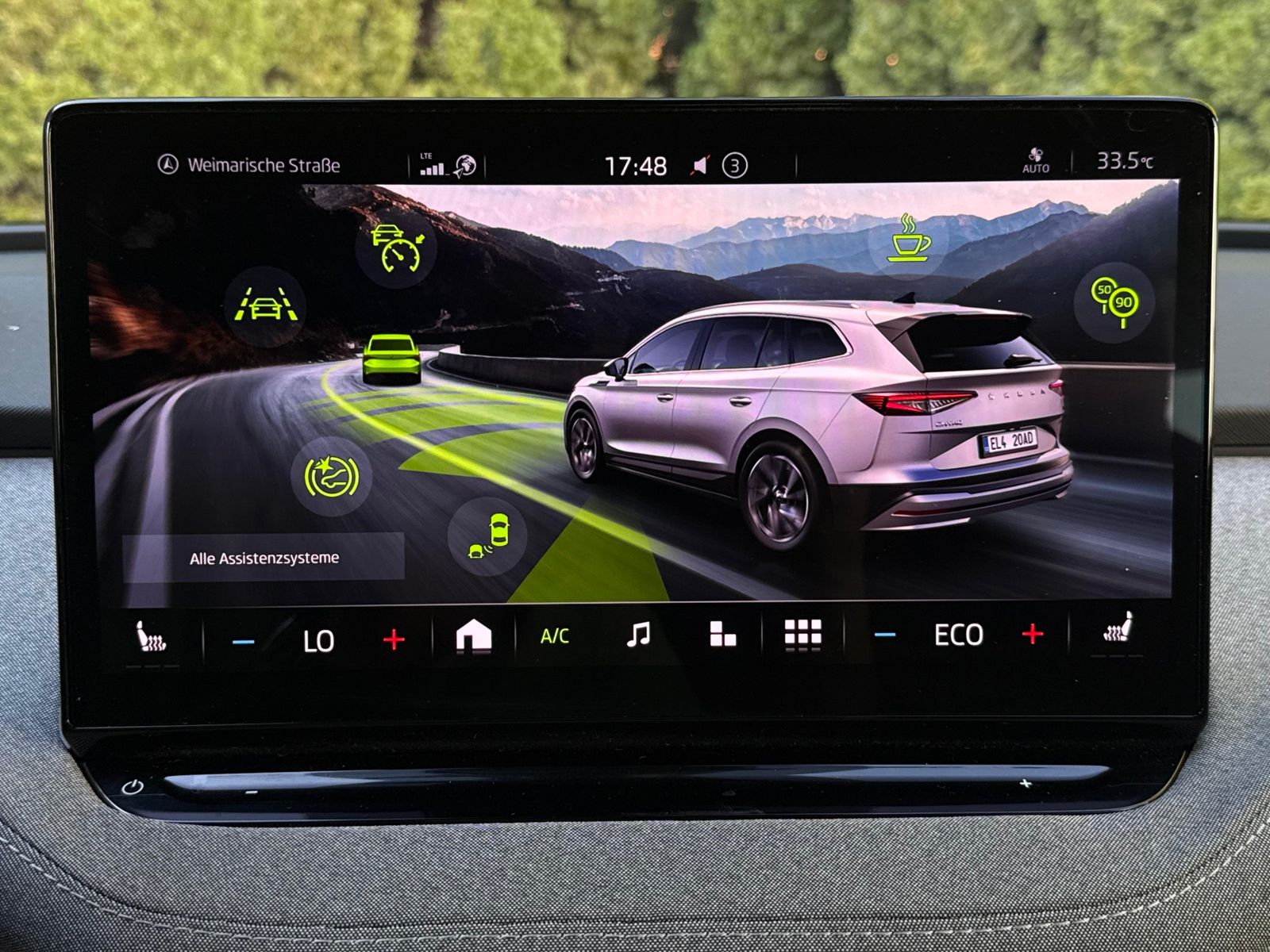 Fahrzeugabbildung SKODA Enyaq 80 Loft CCS+WÄPU+NAV+SHZ+KAM+ACC+AMBI+CARP
