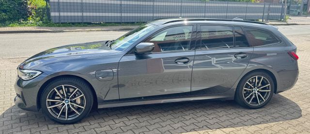 BMW 330e Touring Automatic -