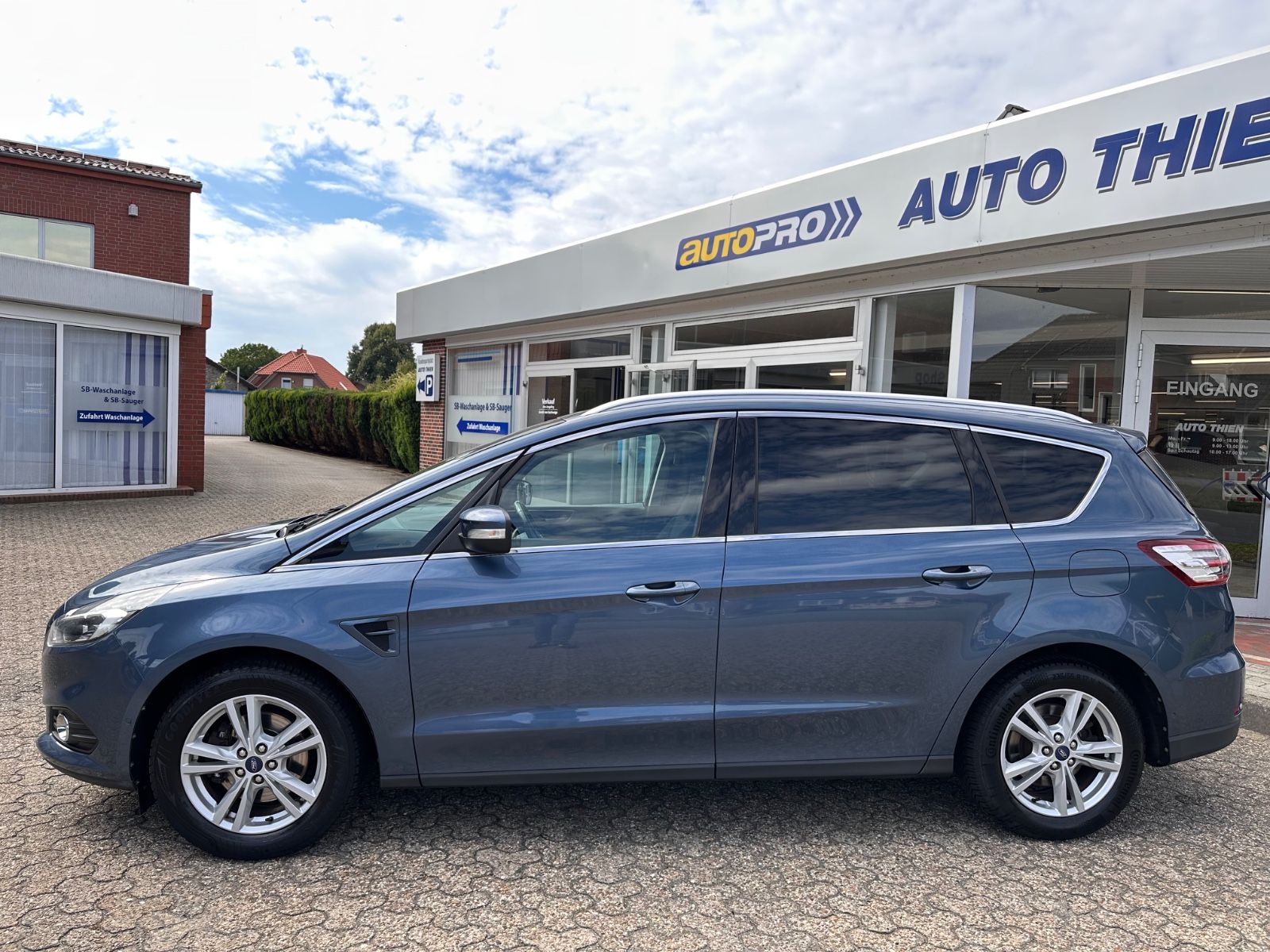 Fahrzeugabbildung Ford S-Max 1.5 EB Titanium 7-Sitz/LED/KeyFree/RFK/PDC