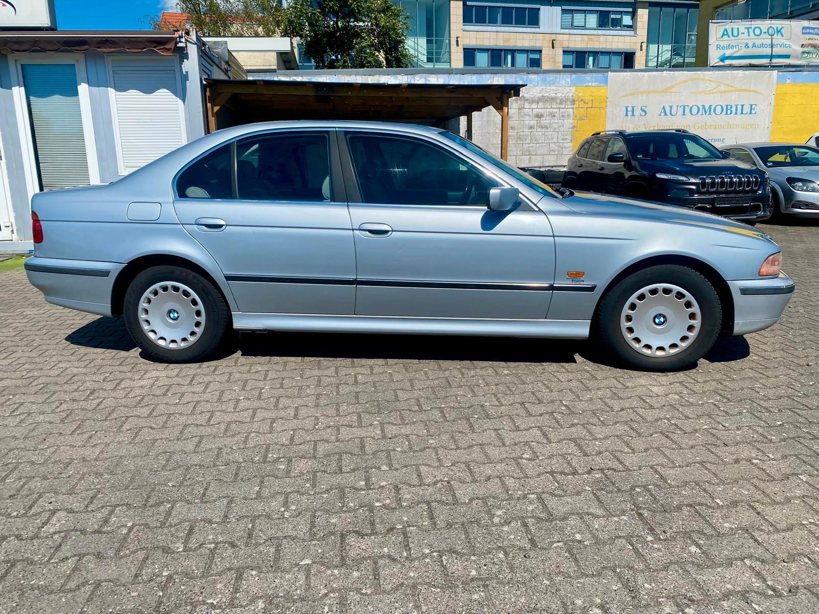 BMW 523i