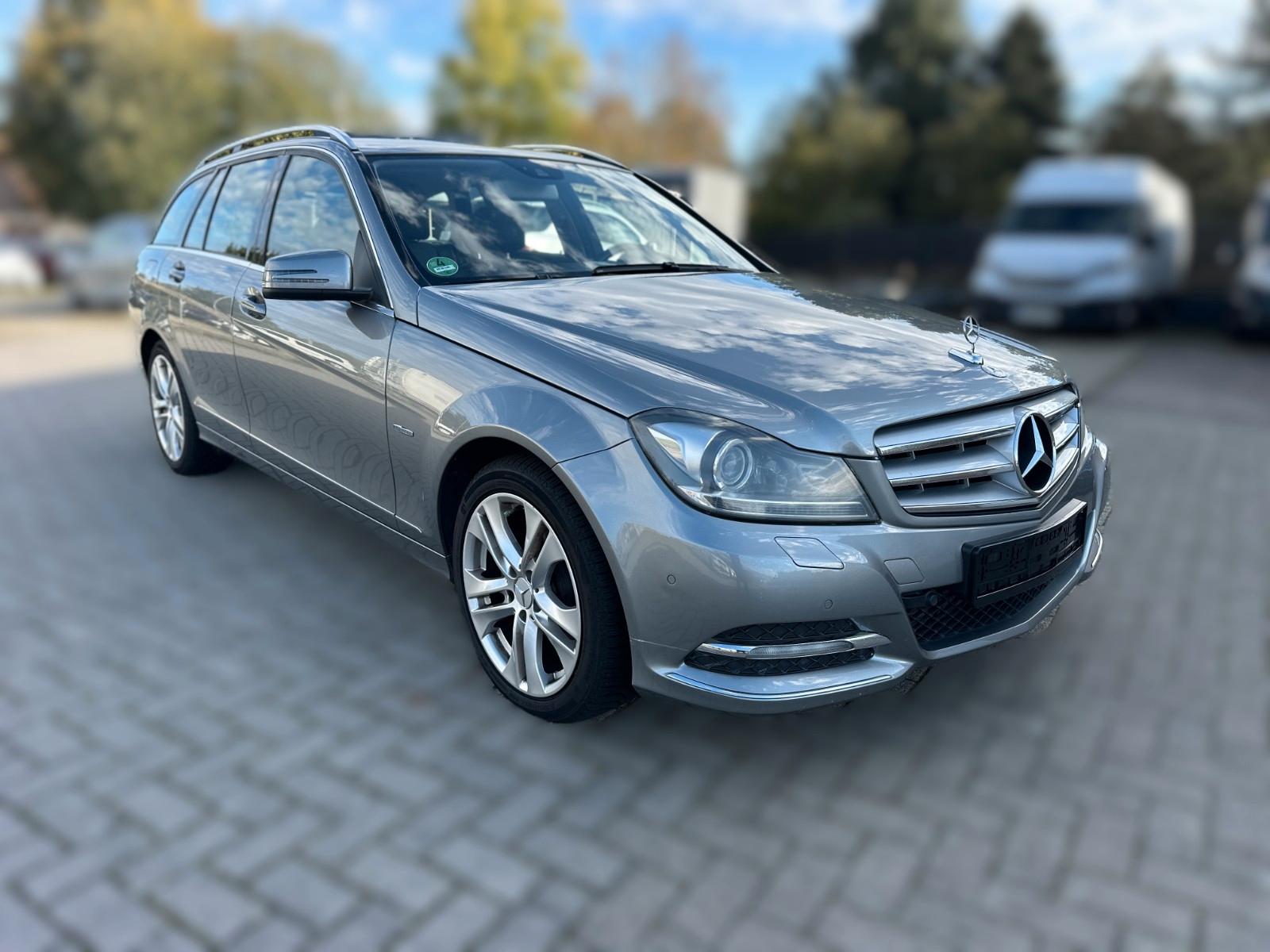 Mercedes-Benz C200 2011 — rear view