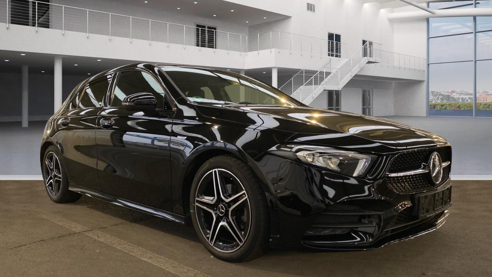 Mercedes-Benz A 180 Edition21 AMG LED Kamera Night PDC Temp