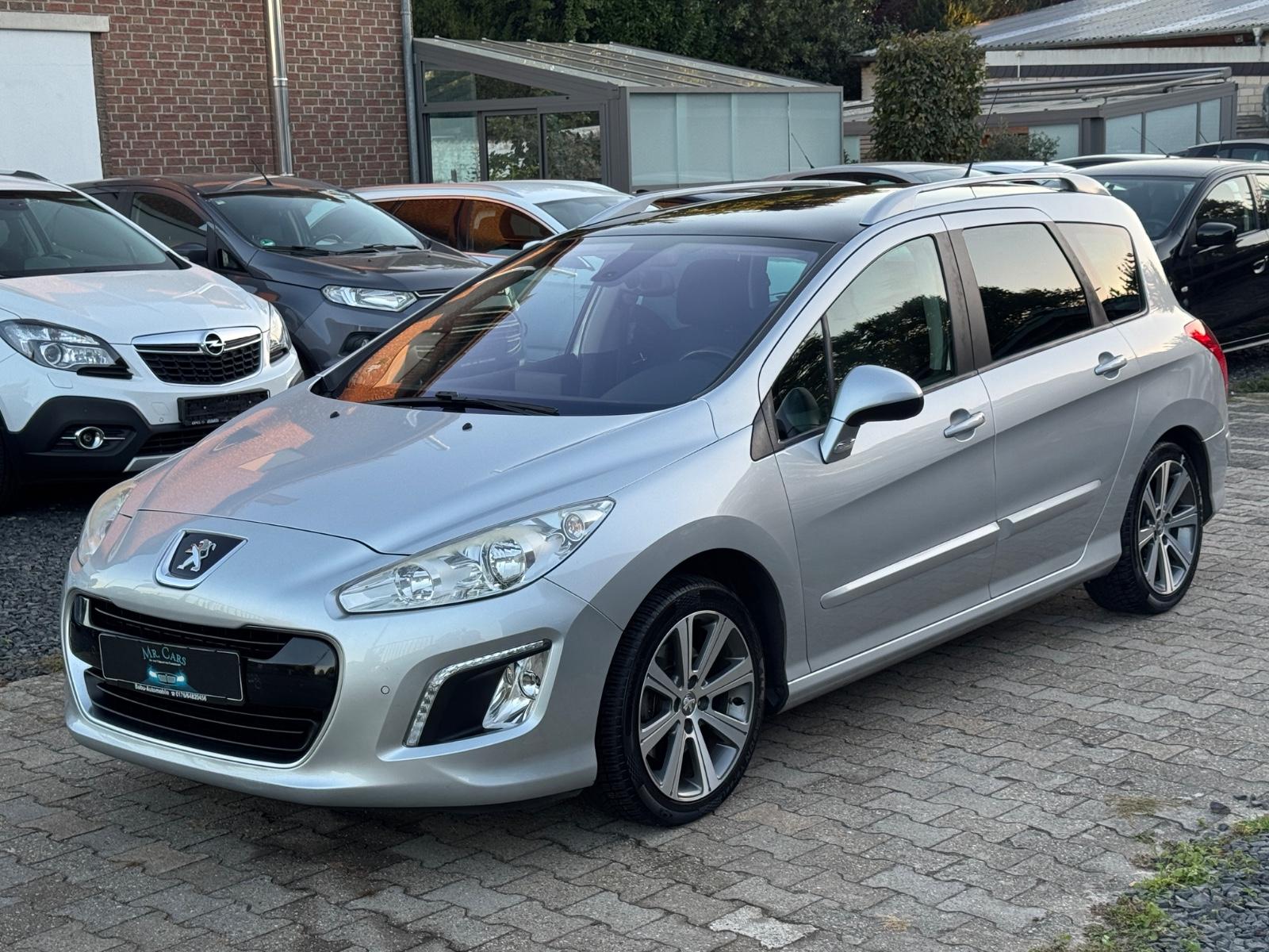Peugeot 308 2014 — interior