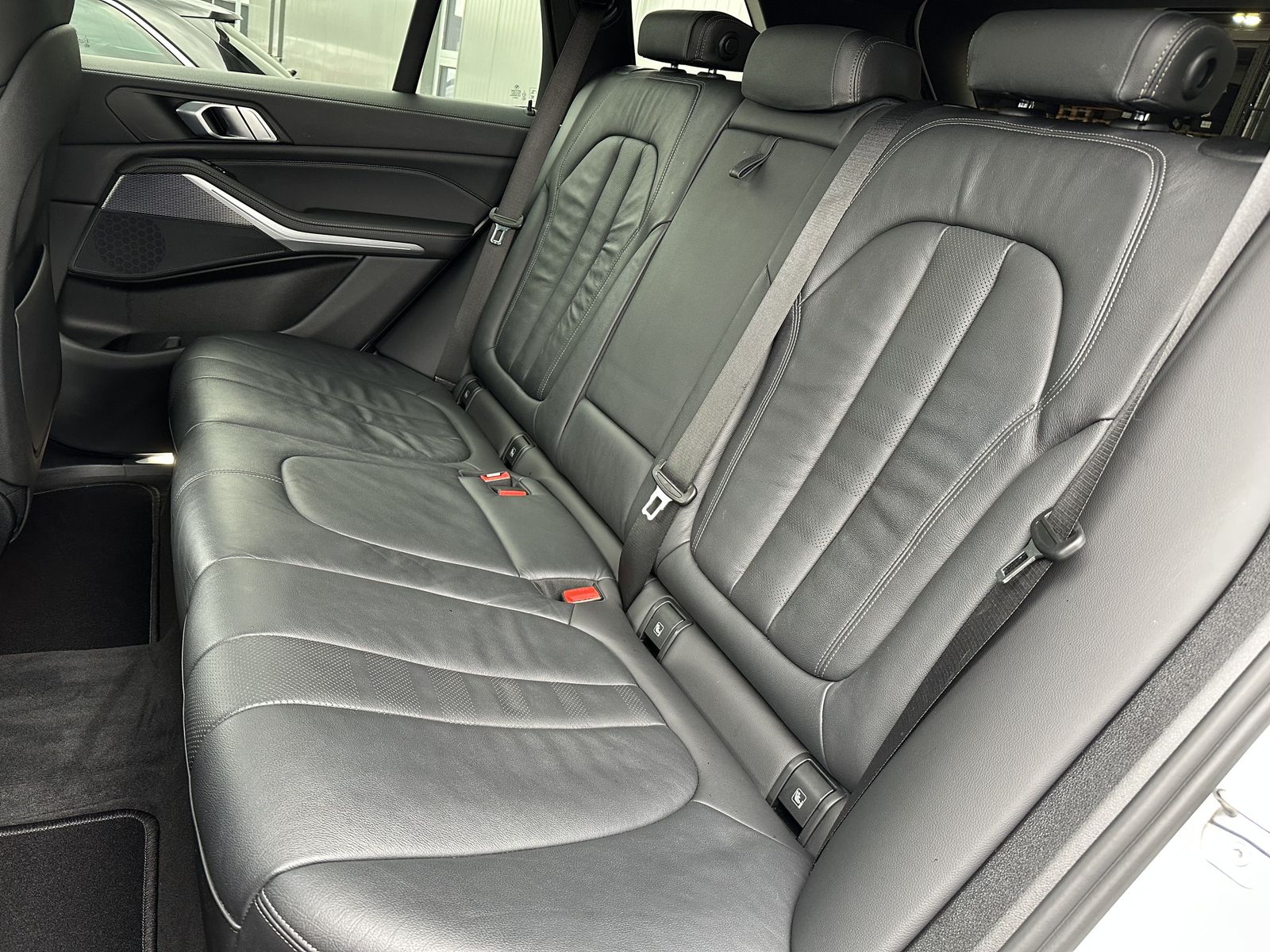 Fahrzeugabbildung BMW X5 xDrive30d M-Sport NAV+LED+AHK+HEAD-UP+21ZO+PP