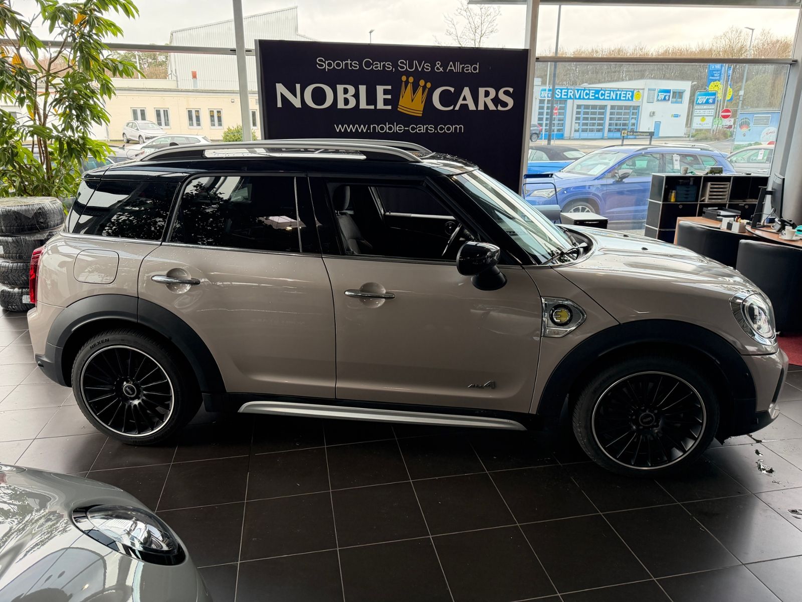 Fahrzeugabbildung MINI Countryman Cooper SE PHEV Classic Trim All4 PANO