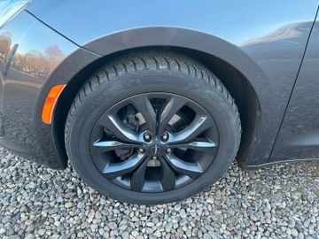 Chrysler Chrysler Touring Plus S  20" Felgen Monitor