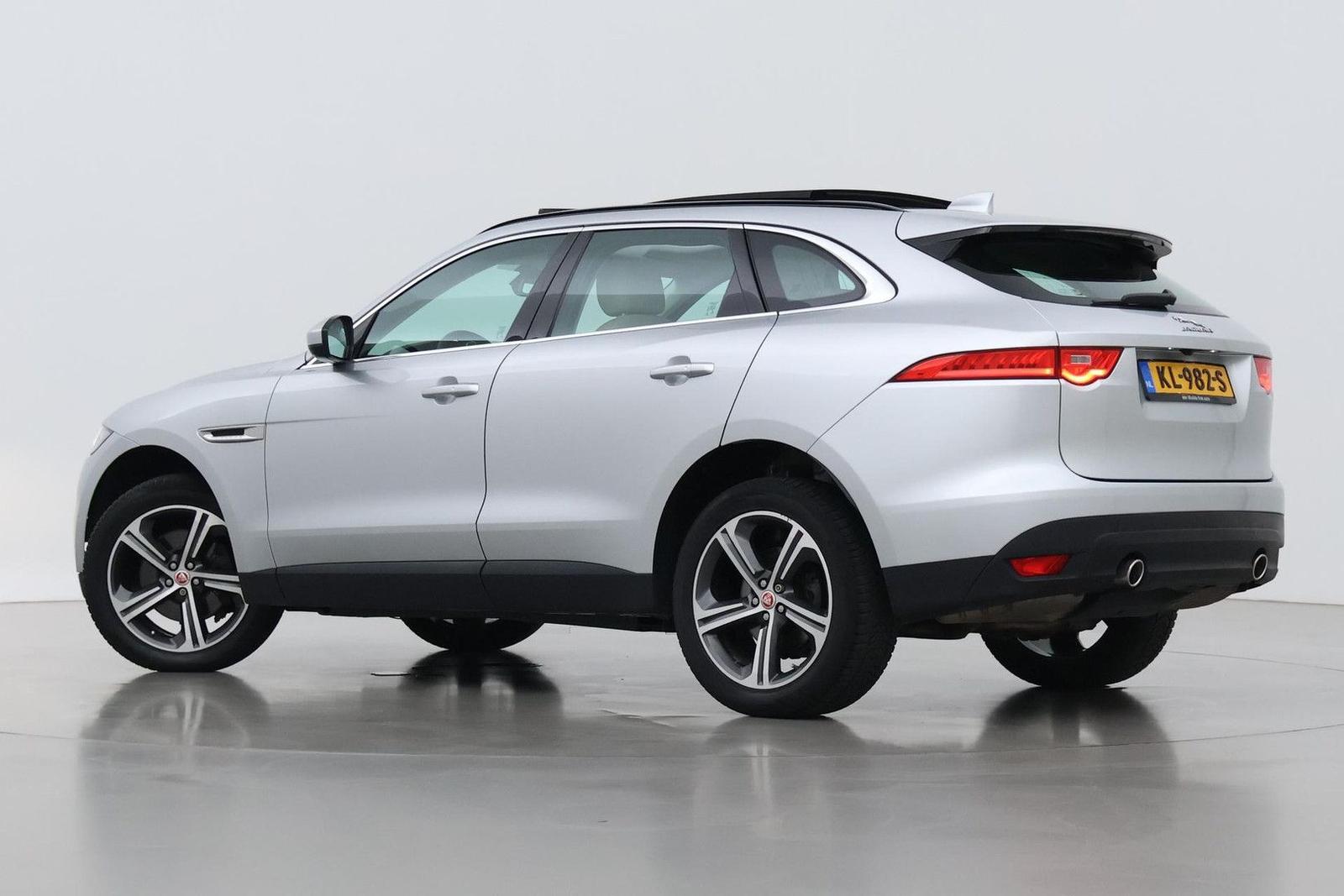 Jaguar F-Pace 3.0 S AWD 30d | panorama dach | AHK | Mer