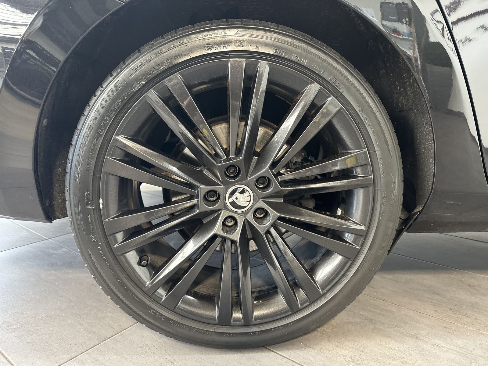 Fahrzeugabbildung SKODA Superb Combi 1.4 TSI L&K iV NAV+LED+AHK+360°+ACC