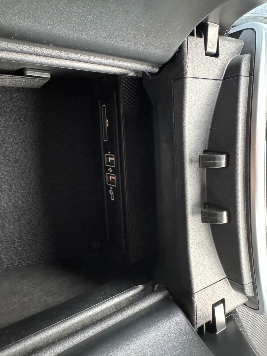 Fahrzeugabbildung Mercedes-Benz C 300 T Avantgarde+Ambiente+LED+IHC+SpiegelP