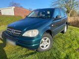 Mercedes-Benz Mercedes ML320 - Mercedes-Benz ML 320 mit Benzin-Antrieb