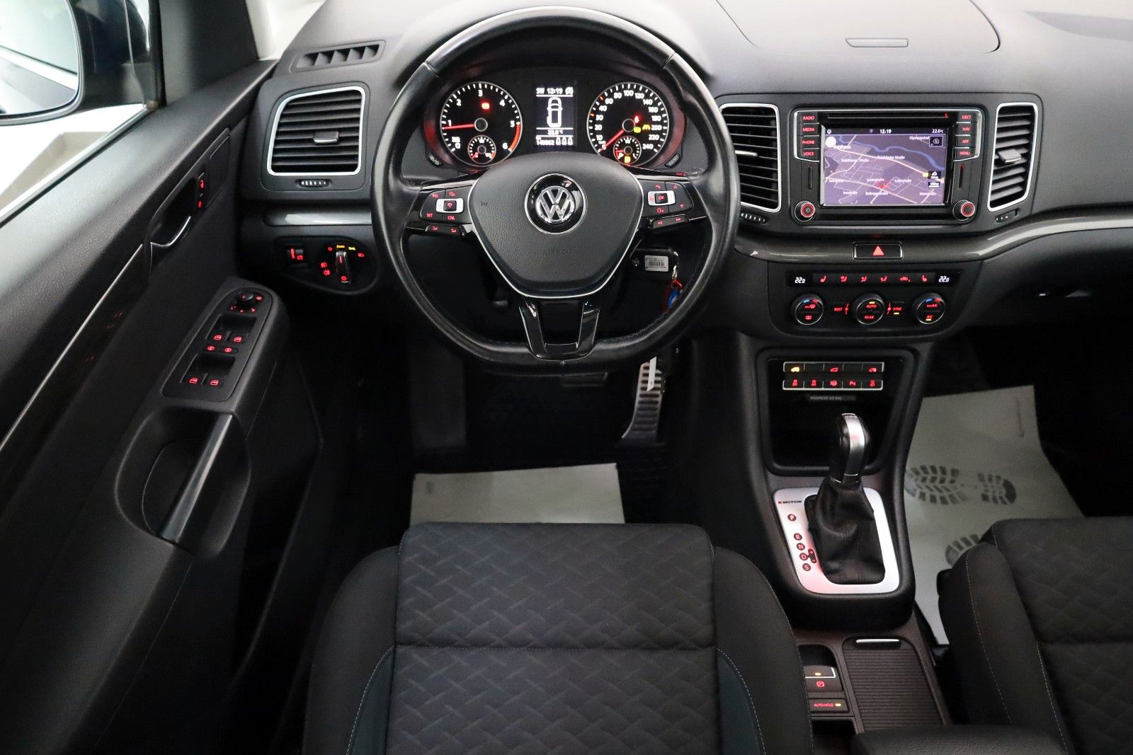 Fahrzeugabbildung Volkswagen Sharan IQ.DRIVE 4M Navi,LED,Panorama,Kamera,SH