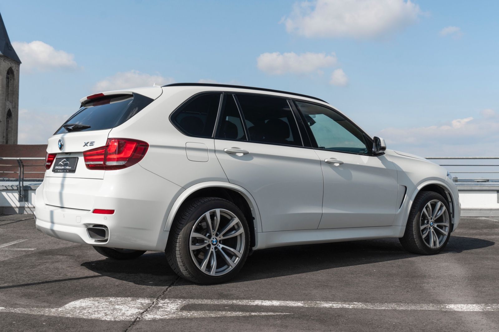 Fahrzeugabbildung BMW X5 XDrive 35d M-SPORTPAKET H&K HUD 360° CARPLAY